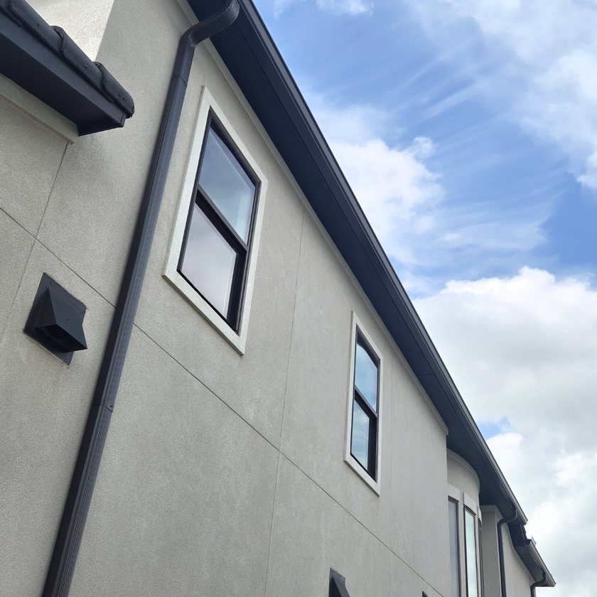 Freshly washed home exterior and siding in Frisco, TX
